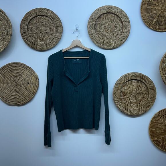 aerie Tops - Aerie Green Ribbed Long Sleeve Top XL V-Neck Stretch Minimalist Casual